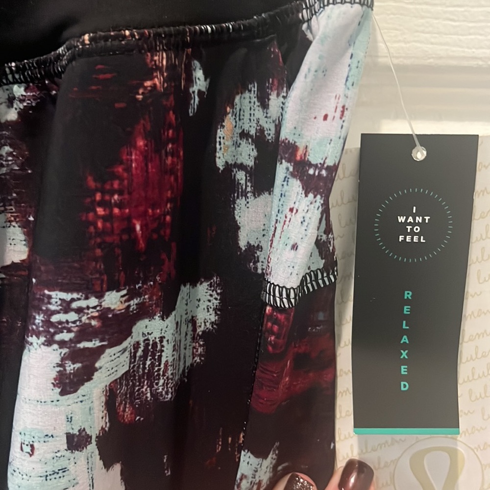 BNWT’S. Lululemon Tranquil Crop - Picture 11 of 13